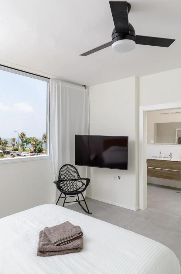 Stylish & Spacious 3 Bedroom Apartment By The Sea Нетания Экстерьер фото